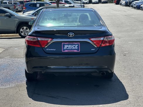 Used 2016 Toyota Camry SE image 6
