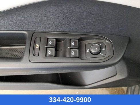 Used 2025 Volkswagen Taos SE w/ Panoramic Sunroof Package image 16