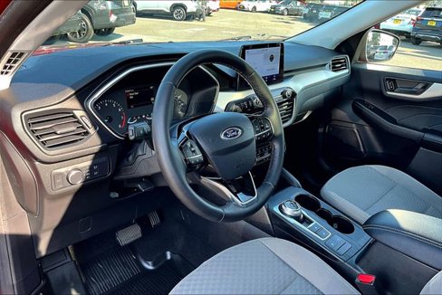 Used 2022 Ford Escape SE w/ SE Sport Appearance Package image 13