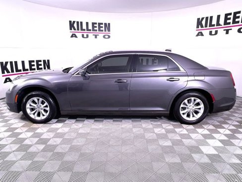 Used 2020 Chrysler 300 Touring image 4