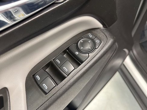 Used 2021 Chevrolet Equinox LS image 18