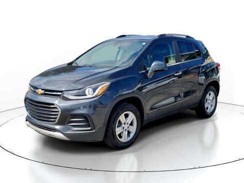 Used 2017 Chevrolet Trax LT w/ Sun & Sound Package image 2