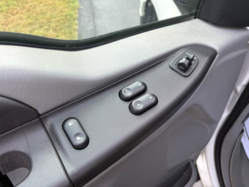 Used 2005 Ford F250 XLT image 9