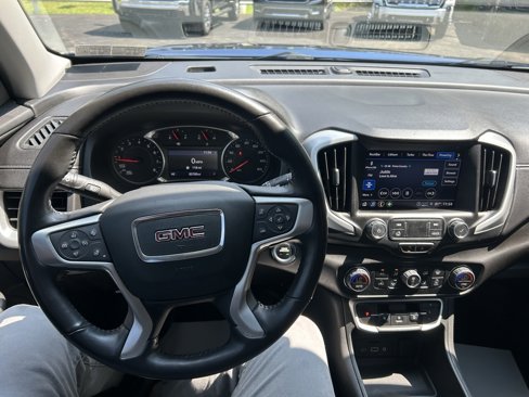 Used 2022 GMC Terrain SLT w/ LPO, Floor Liner Package image 25