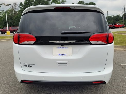 New 2025 Chrysler Voyager LX image 11