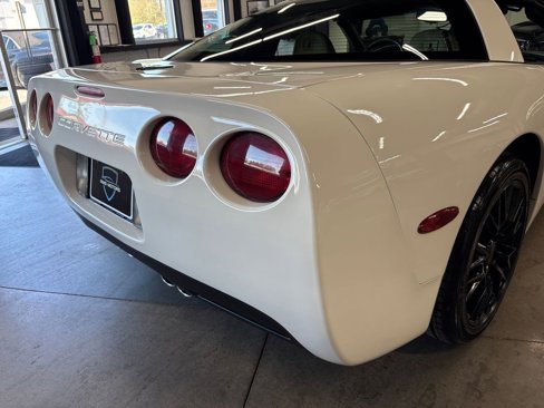 Used 2002 Chevrolet Corvette Coupe image 28