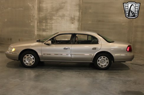 Used 1999 Lincoln Continental image 2