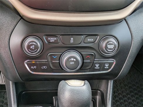 Used 2016 Jeep Cherokee Latitude w/ Safety/Convenience Group image 21