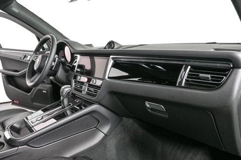 Used 2025 Porsche Macan image 26