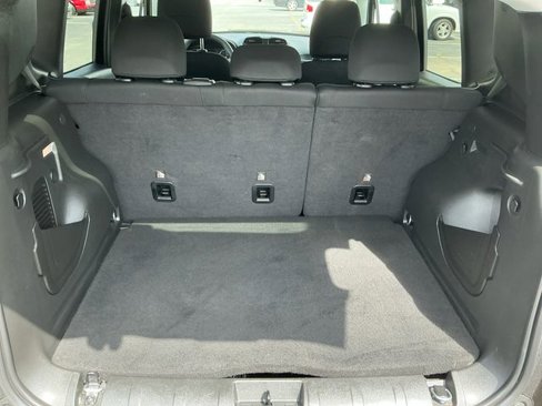 Used 2023 Jeep Renegade Latitude image 17