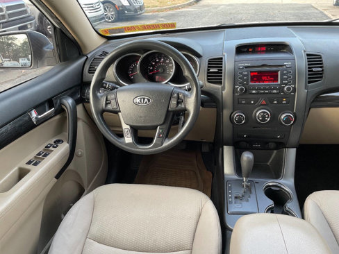 Used 2011 Kia Sorento LX w/ Convenience Pkg image 38