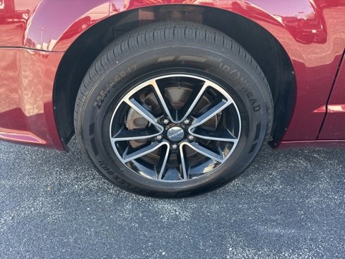 Used 2018 Dodge Grand Caravan GT image 2