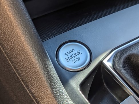 Certified 2022 Volkswagen Taos SE image 15