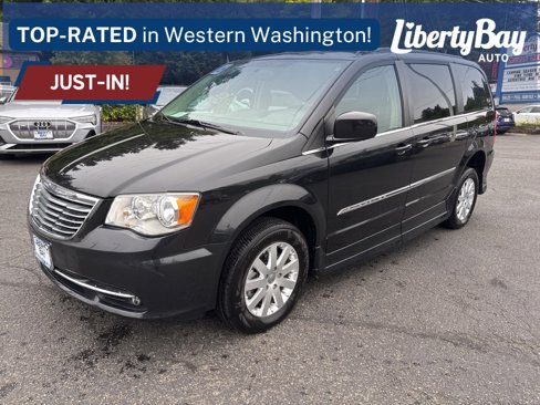 Used 2016 Chrysler Town & Country Touring image 1