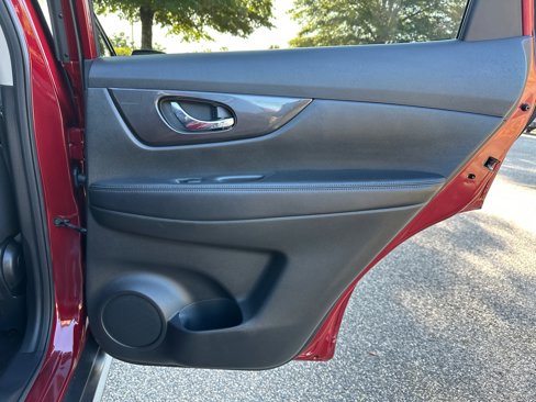 Used 2020 Nissan Rogue SV w/ Premium Package image 16