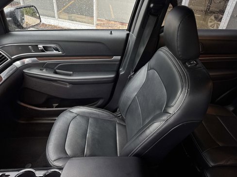 Used 2019 Ford Explorer Limited w/ Ford Safe & Smart Package image 14