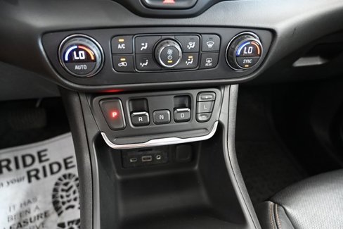 Used 2020 GMC Terrain SLT w/ Preferred Package image 18