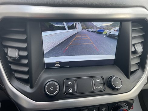 Used 2023 GMC Acadia SLT image 24