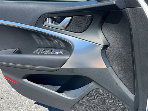 Used 2025 Genesis G70 2.5T image 26