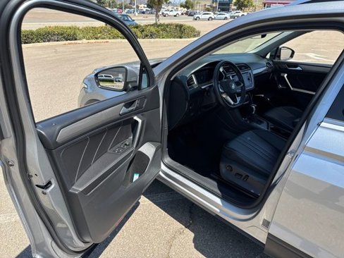 Used 2022 Volkswagen Tiguan SE image 25