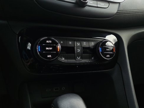 Used 2023 Buick Encore GX Select image 10