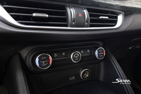 Used 2020 Alfa Romeo Stelvio image 31