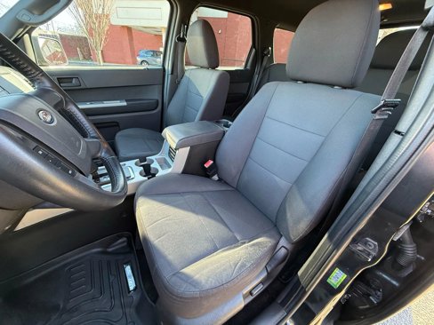 Used 2011 Ford Escape XLT image 10