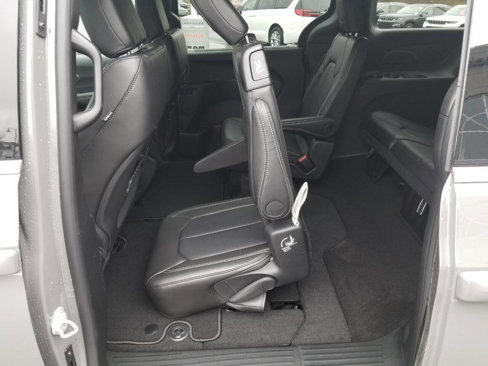 New 2025 Chrysler Pacifica Select image 14