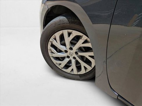 Used 2017 Toyota Corolla LE image 7