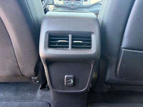 Used 2024 GMC Terrain SLE image 8