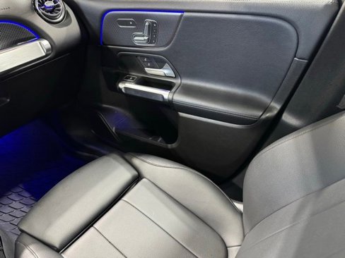 Used 2020 Mercedes-Benz GLB 250 4MATIC image 28