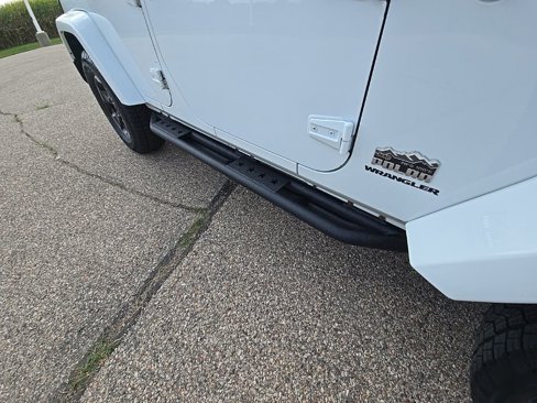 Used 2014 Jeep Wrangler Unlimited Sahara image 35