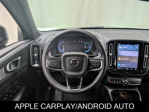 Used 2023 Volvo XC40 Recharge Core image 2
