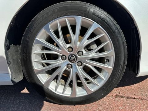 Used 2020 Toyota Camry XLE image 30