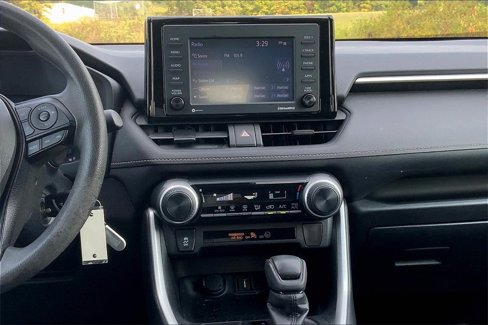Used 2021 Toyota RAV4 LE image 7