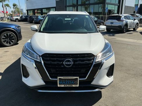 Used 2023 Nissan Kicks SV image 2
