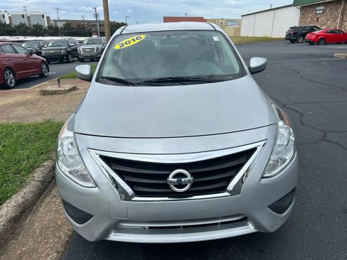 Used 2016 Nissan Versa SV image 2