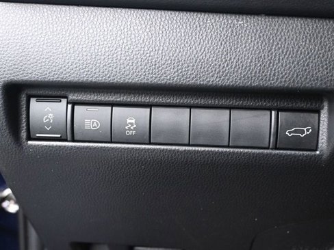 Certified 2022 Toyota Venza XLE image 21