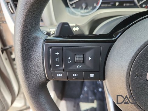 Used 2023 Nissan Rogue SV image 30