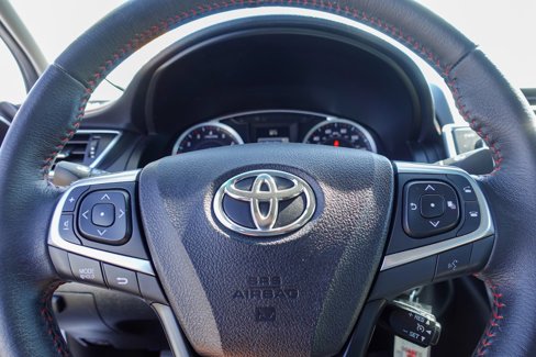 Used 2017 Toyota Camry SE image 12