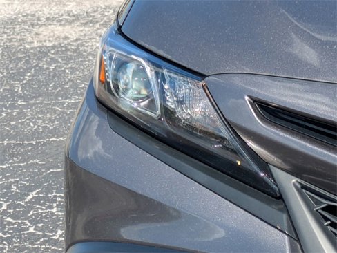 Used 2024 Toyota Camry SE image 10