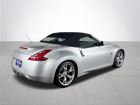Used 2011 Nissan 370Z Touring w/ Sport Pkg image 6