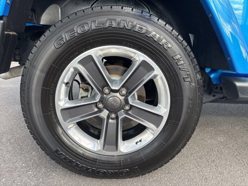 Used 2015 Jeep Wrangler Unlimited Sahara w/ Connectivity Group image 12