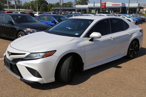 Used 2018 Toyota Camry XSE image 8