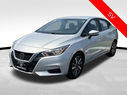 Used 2021 Nissan Versa SV image 3
