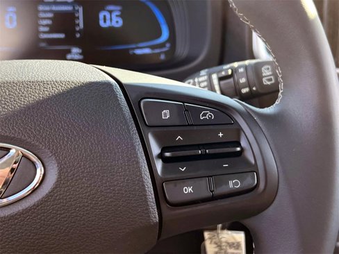 Certified 2023 Hyundai Venue SEL image 24