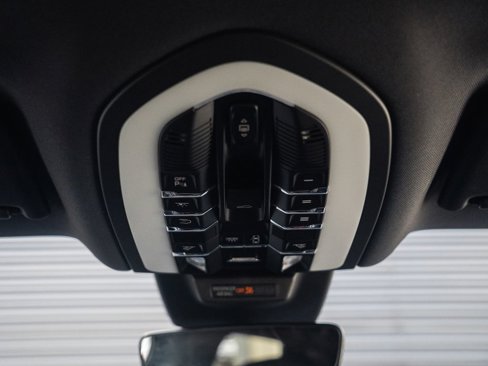 Certified 2025 Porsche Macan image 37