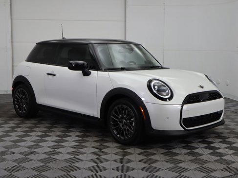 Used 2025 MINI Cooper 2-Door Hardtop image 4