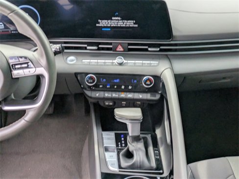 Used 2023 Hyundai Elantra SEL w/ Convenience Package image 16