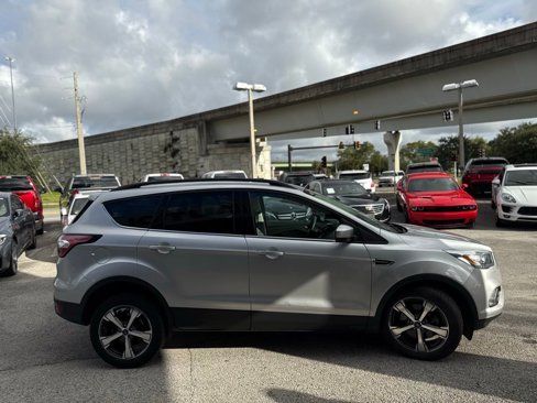 Used 2017 Ford Escape SE w/ Equipment Group 201A image 9